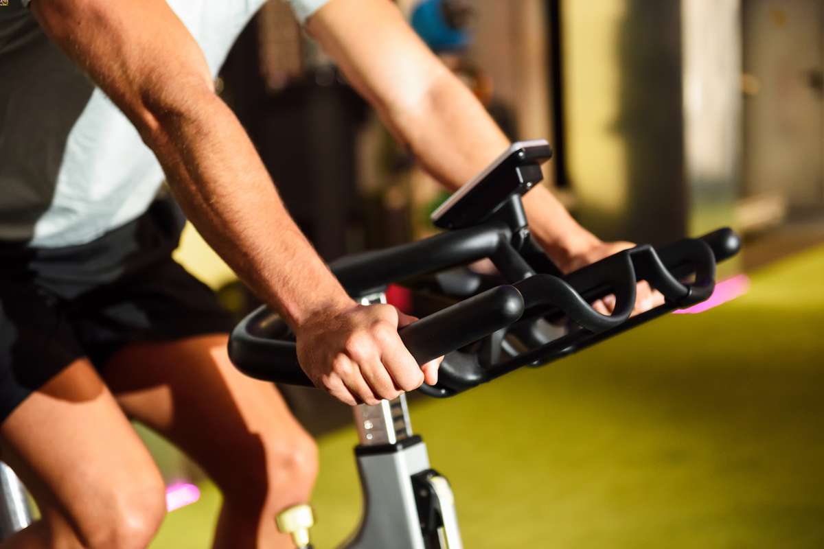 Trening rowerowy a odchudzanie. Jak schudnąć jeżdżąc na rowerze?
